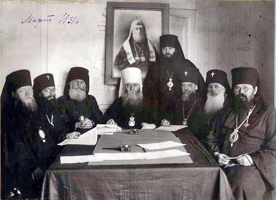 Временный Патриарший Священный Синод. Митрополит Сергий в центре. Март 1931 г.