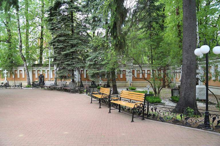 Место, где располагался храм-крипта свт. Филиппа. Вид с запада. Фото наши дни.